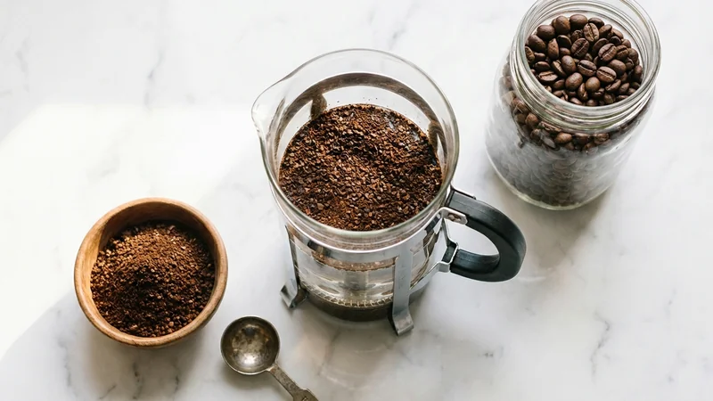 Cold Brew Zubereitung mit French Press und grob gemahlenem Kaffee