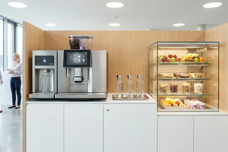 Komplette Büroversorgung mit Kaffeevollautomat, Wasserspender und Snacks
